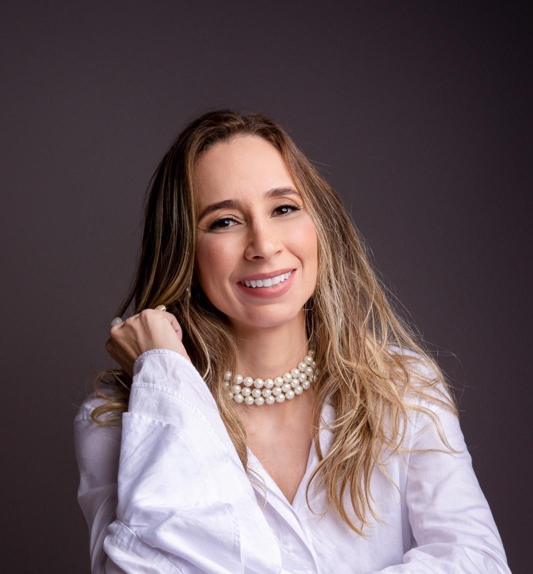 Dra. Cristiane Ferreira Alfenas